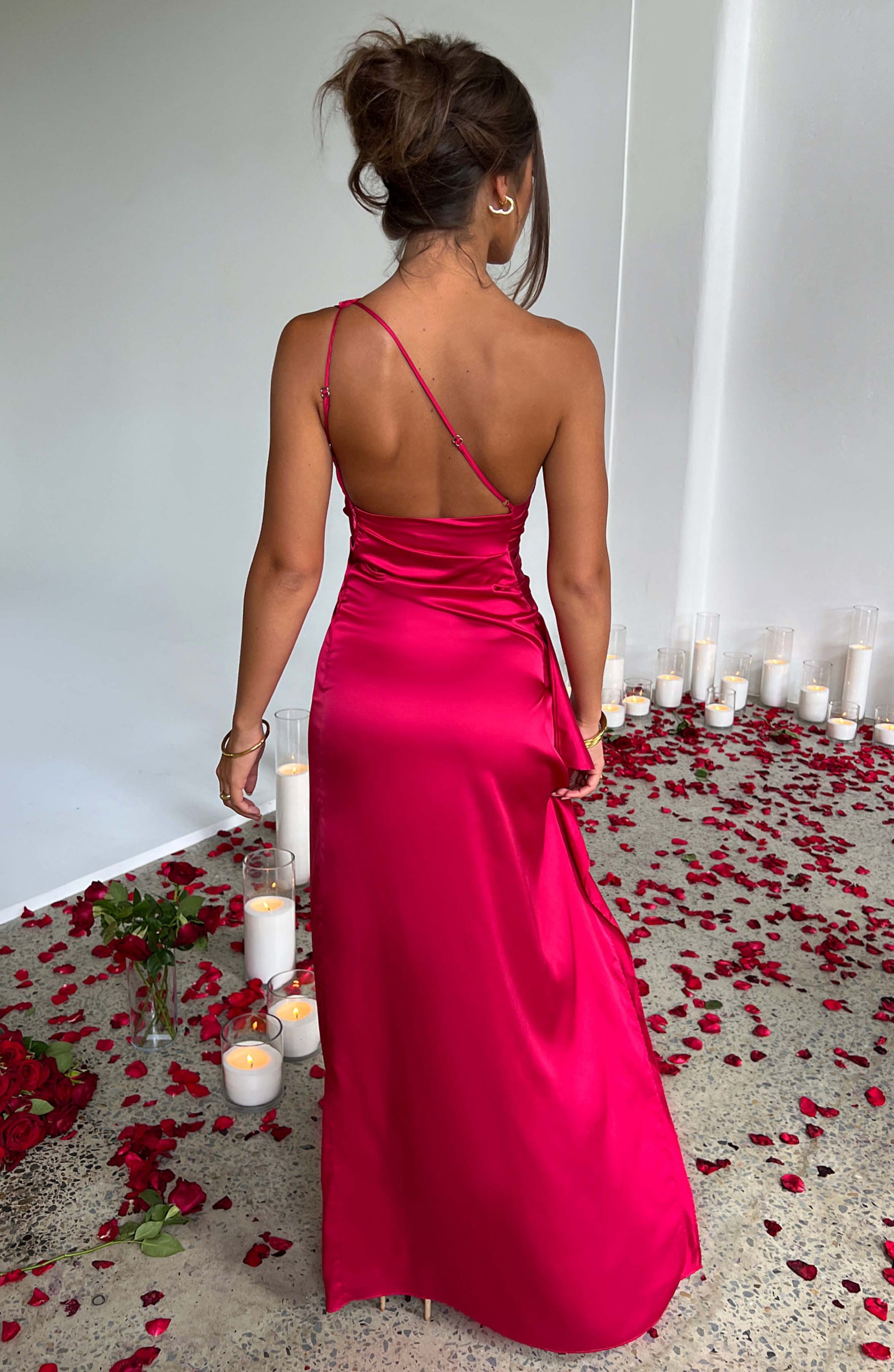 Vestido Maxi de Um Ombro Isadora™ Cetim Elegante Fenda Alta Ajustável Versátil