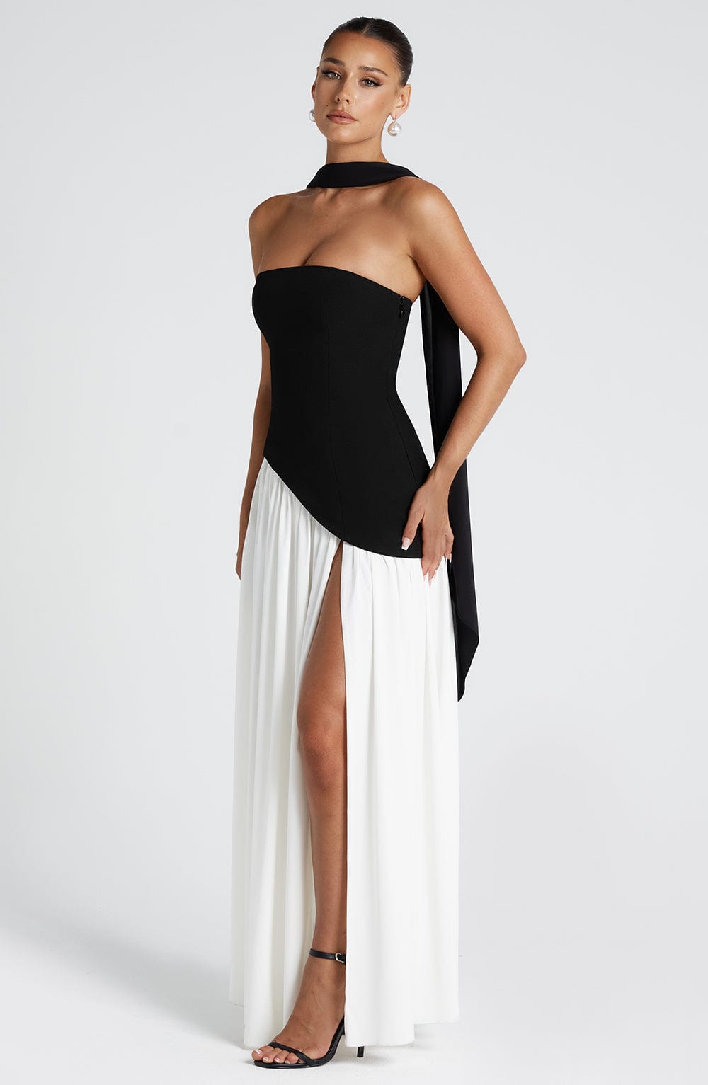 Vestido Maxi Elegante Isadora™ com Fenda: Conforto Luxuoso para Eventos Memoráveis