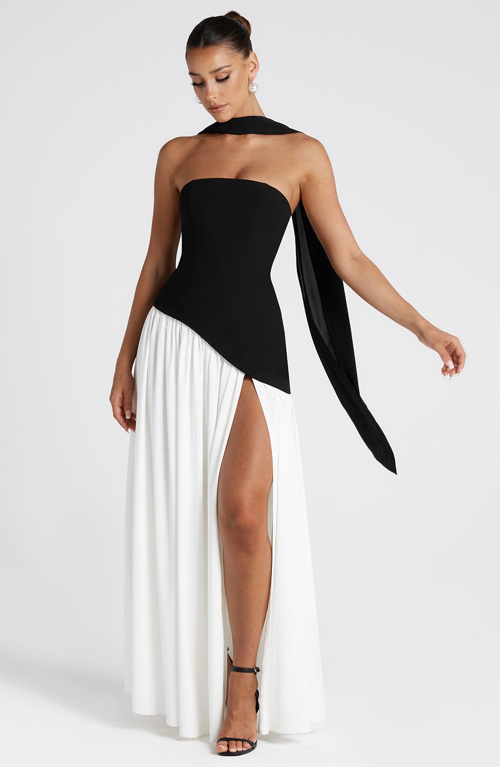 Vestido Maxi Elegante Isadora™ com Fenda: Conforto Luxuoso para Eventos Memoráveis