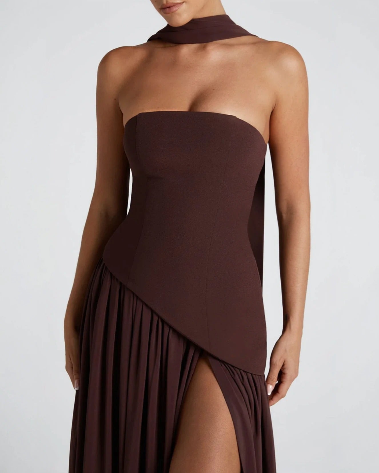 Vestido Maxi Elegante Isadora™ com Fenda: Conforto Luxuoso para Eventos Memoráveis