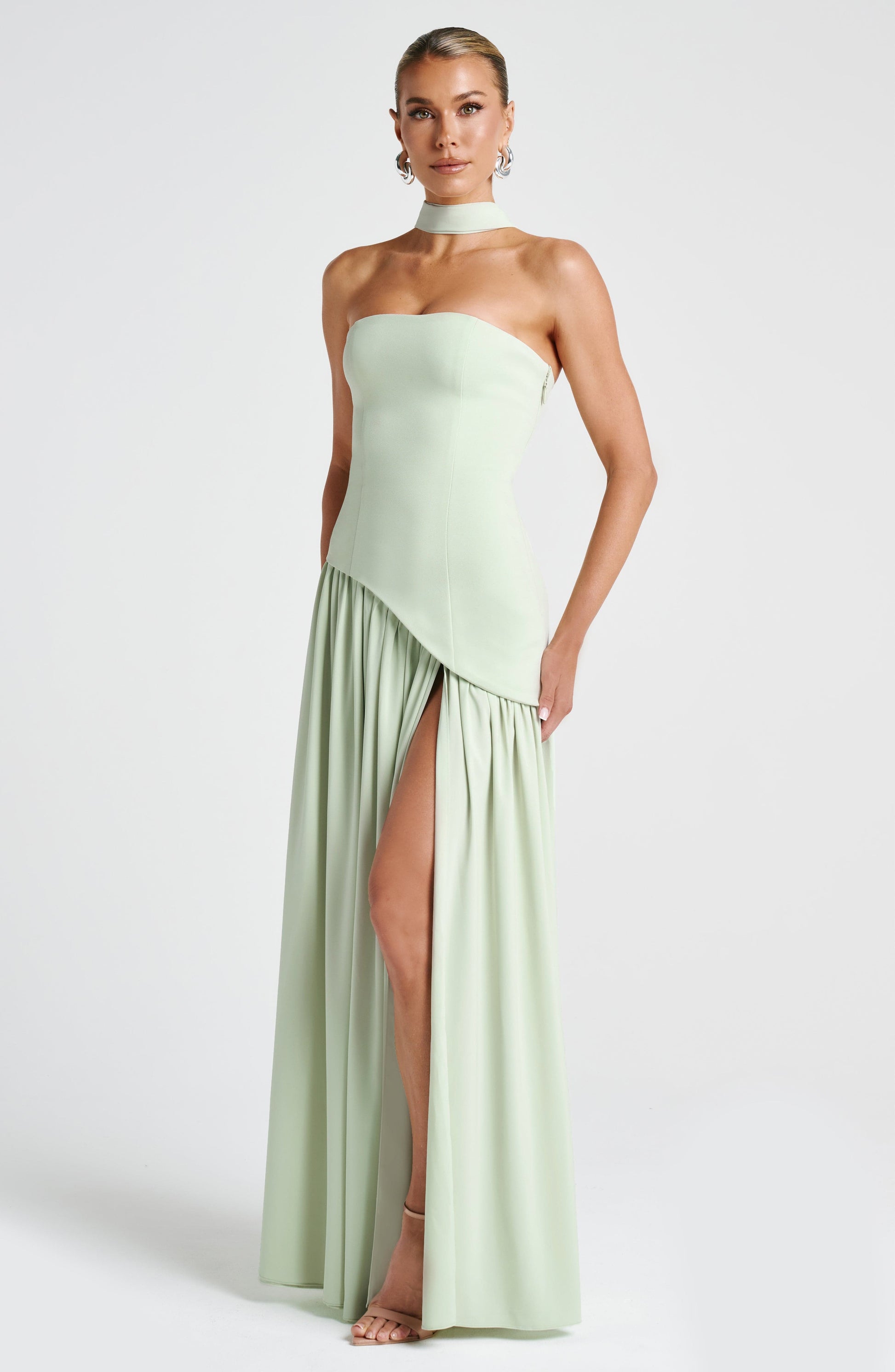 Vestido Maxi Elegante Isadora™ com Fenda: Conforto Luxuoso para Eventos Memoráveis